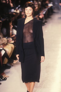 2_donna-karan-ss-1997-3_html.thumb.JPEG.8451b75f2a337069af3769d8bc19e87b.JPEG
