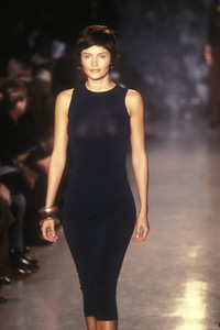 2_donna-karan-ss-1997-7_html.thumb.JPEG.abb50257b5970ed0ec735681f1e8a703.JPEG