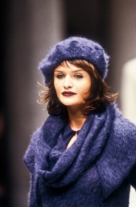 2_fendi-fw-1994-3_html.thumb.JPEG.322e62ff10e6c1c72ebd5fff206403b7.JPEG
