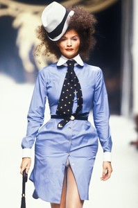 2_vivienne-westwood-ss-1995-3_html.thumb.JPEG.7c6d68be4d1796f3fedad7c02d2ee81a.JPEG