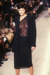 3_donna-karan-ss-1997-4_html.thumb.JPEG.b37bbb682ef4faed885b9d8a4c23f96d.JPEG