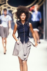 3_vivienne-westwood-ss-1995-4_html.thumb.JPEG.716f2202d70cf52cf787c7a60ecf705c.JPEG