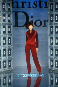 4_christian-dior-hc-fw-1996-5_html.thumb.JPEG.c4cfa8d29c25bcba2c48e8a169e10f5f.JPEG