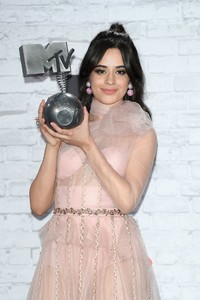 56712389_camila-cabello-mtv-europe-music-awards-2017-in-london-16.jpg