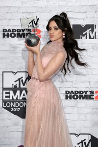 56712402_camila-cabello-mtv-europe-music-awards-2017-in-london-13.jpg