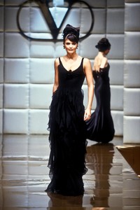 5_valentino-hc-fw-1995-6_html.thumb.JPEG.dded3c6133975beef5d1ecb9fdb64648.JPEG