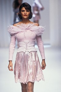 5_valentino-ss-1995-6_html.thumb.JPEG.5a40a38fe80f6e9e9d66229793c5c3d4.JPEG