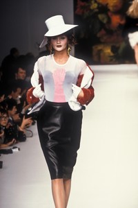 5_vivenne-westwood-fw-1995-6_html.thumb.JPEG.ad35387340fbde52133d3c9c2d45c49f.JPEG