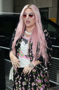  kesha151117BZNimage2.jpg