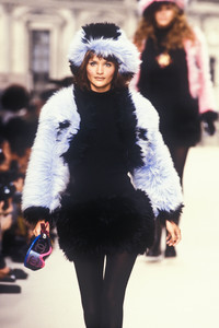 6_chanel-fw-1994-7_html.thumb.JPEG.921735f728131512dcc7057ad98e2bff.JPEG