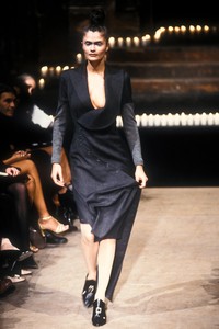 7_alexander-mcqueen-fw-1996-8_html.thumb.JPEG.f1e1c96a5fdc04c79386e52dbb97a807.JPEG