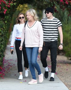Chloe-Moretz-with-her-mom-and-Brooklyn-Beckham-out-in-LA--07.jpg