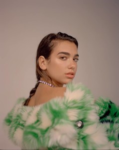 Evening-Standard-Magazine-Dua-Lipa-Luc-Coiffait-4.thumb.jpg.12c35d49ce5825461a9e525305f07776.jpg