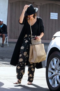 Jenna-Dewan-Tatum_-Out-in-Los-Angeles--20.jpg