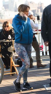 Jennifer-Lopez_-Filming-Second-Act-set--05.jpg