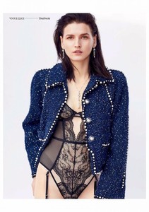 Katlin-Aas-by-Mel-Karch-for-Vogue-Spain-December-2017-5-760x1076.thumb.jpg.3bc7f9c98d62a2c614f403fa857c3b94.jpg