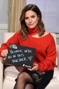 Sophia-Bush_-Joined-PayPal-in-Support-of-the-GivingTuesday-Movement--08.jpg
