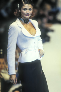 blumarine-ss-1995-2.thumb.jpeg.74cd7bdc4b306925184d50c9d47a6f4e.jpeg