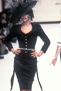 chanel-hc-ss-1995-4.thumb.jpeg.1a83b0cf5d560f1db8cf2b5d6994d3f2.jpeg