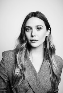 elizabeth-olsen-deadline-hollywood-presents-the-contenders-2017-portrait-studio-in-los-angeles-1.jpg