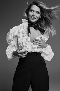 hannah_harpers_bazaar_81510167278.thumb.jpg.adb37e60c4a24ef4b25f53ae7ed0f526.jpg