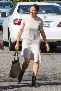 jennifer-garner-heads-to-church-in-brentwood-11-05-2017-1.jpg