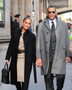 jennifer-lopez-style-out-in-new-york-city-11-07-2017-0.jpg