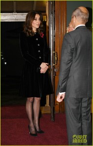 kate-middleton-joins-the-queen-at-festival-of-remembrance-09.jpg