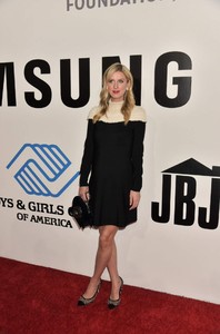 nicky-hilton-samsung-annual-charity-gala-2017-in-nyc-5.jpg