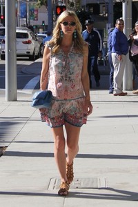 nicky-hilton-shopping-in-beverly-hills-11-22-2017-6.jpg