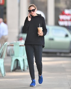olivia-palermo-in-nike-workout-gear-brooklyn-ny-11-03-2017-0.jpg