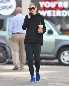 olivia-palermo-in-nike-workout-gear-brooklyn-ny-11-03-2017-2.jpg