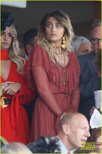 paris-jackson-melbourne-cup-shaman-mystery-guy-06.jpg