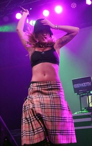 rita-ora-performs-live-at-harrahs-in-chester-14.jpg