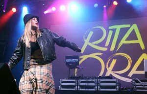 rita-ora-performs-live-at-harrahs-in-chester-7.jpg