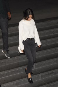selena-gomez-leaving-mortons-steakhouse-in-la-11317-13.jpg