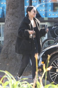 vanessa-hudgens-out-in-studio-city-11-05-2017-1.jpg