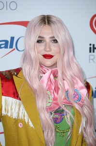     kesha021217BZNimage7.jpg