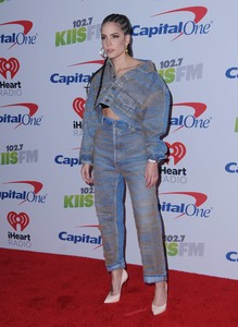     halsey021217BZNimage15.jpg