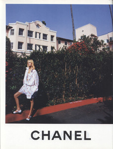 Amber-Valletta-Chanel-1996.thumb.jpg.8d328893aa90cb29475977006bf03b1e.jpg