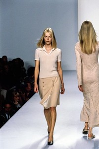 CALVIN-KLEIN-SPRING-1996-RTW-52-EMMA-BALFOUR-CN10034345.jpg