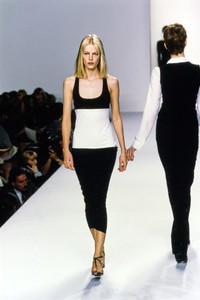 CALVIN-KLEIN-SPRING-1996-RTW-61-EMMA-BALFOUR-CN10034364.jpg