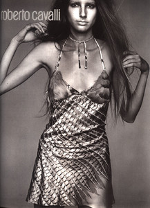 Grace-Kelsey-Roberto-Cavalli-1999-ph.Steven-Klein-02.thumb.jpg.eec01fa093cd5be4cc135a6a00dcc35c.jpg