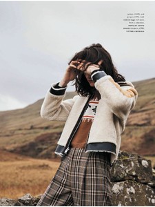 Grazia_UK-11_December_2017-page-009.jpg