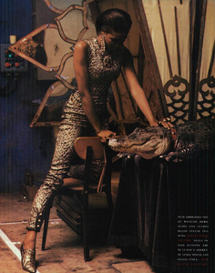 Ritts_Vogue_Italia_December_1989_03.thumb.png.17b147aad01140a1e4a89862f883e24f.png