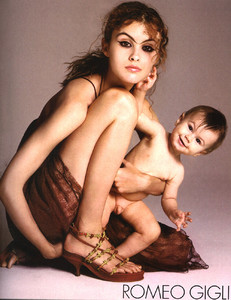 Trish-Goff-Romeo-Gigli-1998-ph.RichardAvedon-02.thumb.jpg.7ec9cebab56bdf3545a6e6c0996ff870.jpg