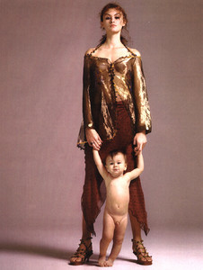 Trish-Goff-Romeo-Gigli-1998-ph.RichardAvedon-03.thumb.jpg.03ae71d8bdbfdd99eea1cf8d67b3fa5a.jpg
