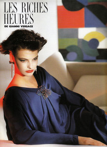 Vogue-Fr-10-1985.thumb.JPG.2ea0beeb07eef0bd703e6119ec2412cd.JPG