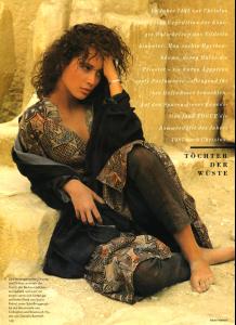 christy_1987_Vogue_De__tfs__angellover__angelscans.thumb.jpg.d0be2916ceebce137d936df94a146889.jpg