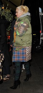 gwen-stefani-yalla-yalla-beirut-street-restaurant-in-london-11-30-2017-0.jpg